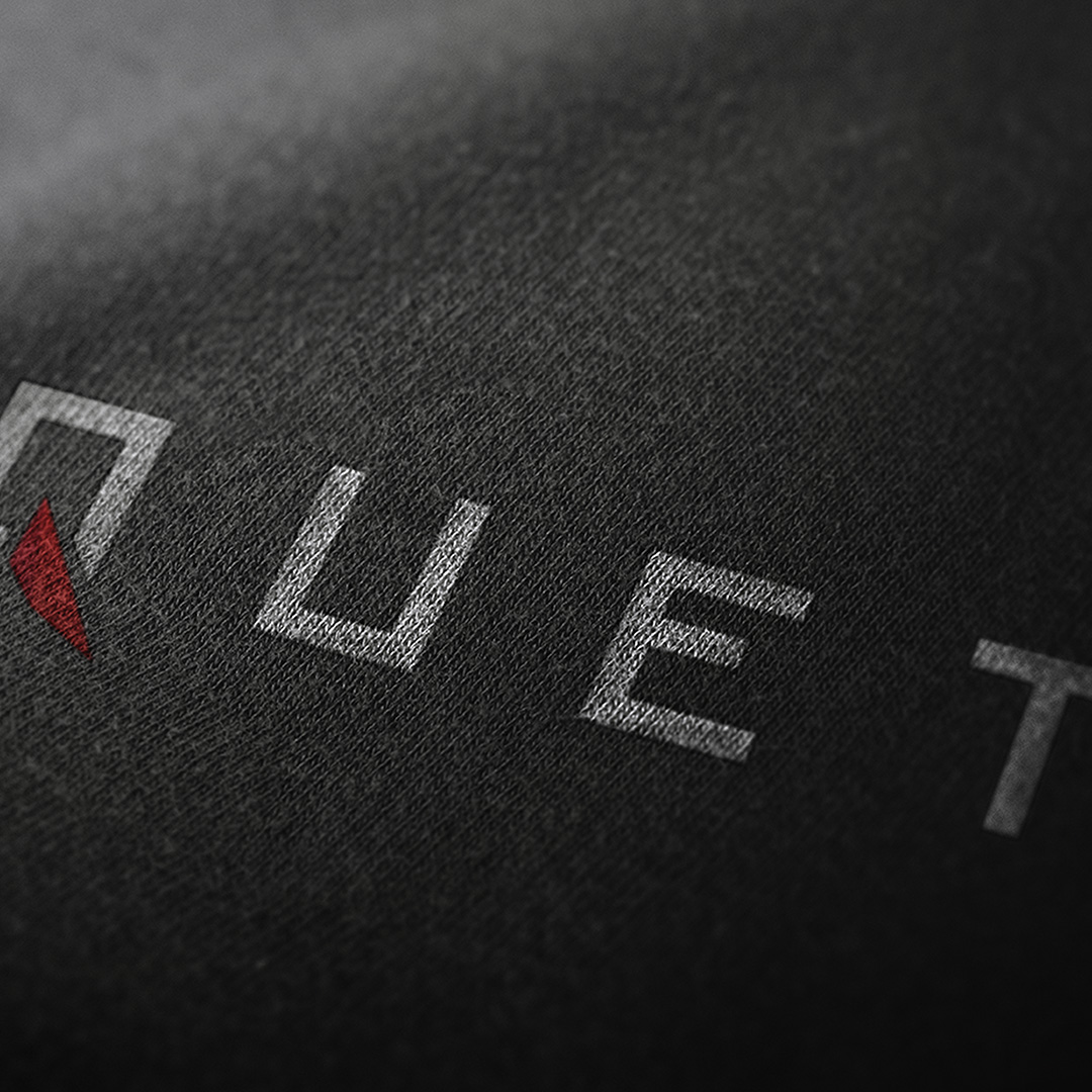 Quetzal logo mot svart tyg, concept.